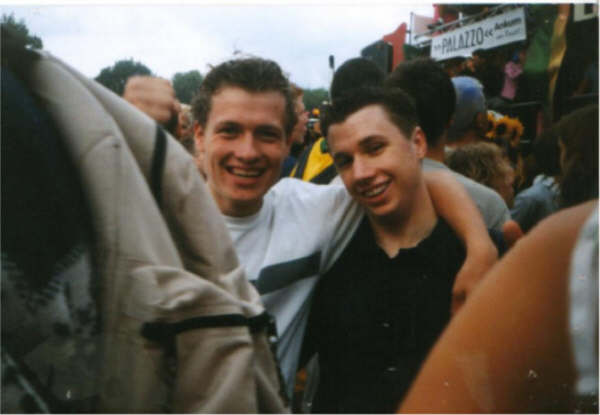 Ik en een maat tijdens de LoveParade 2000