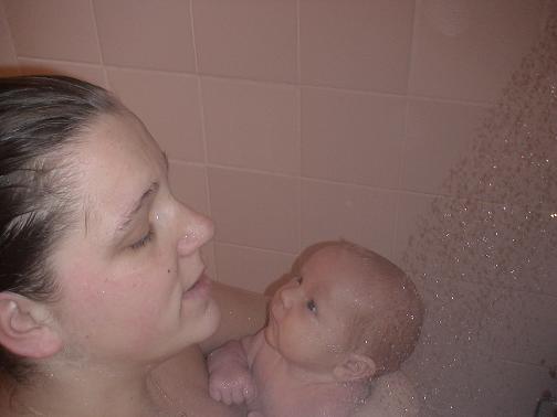 met mama onder de douche